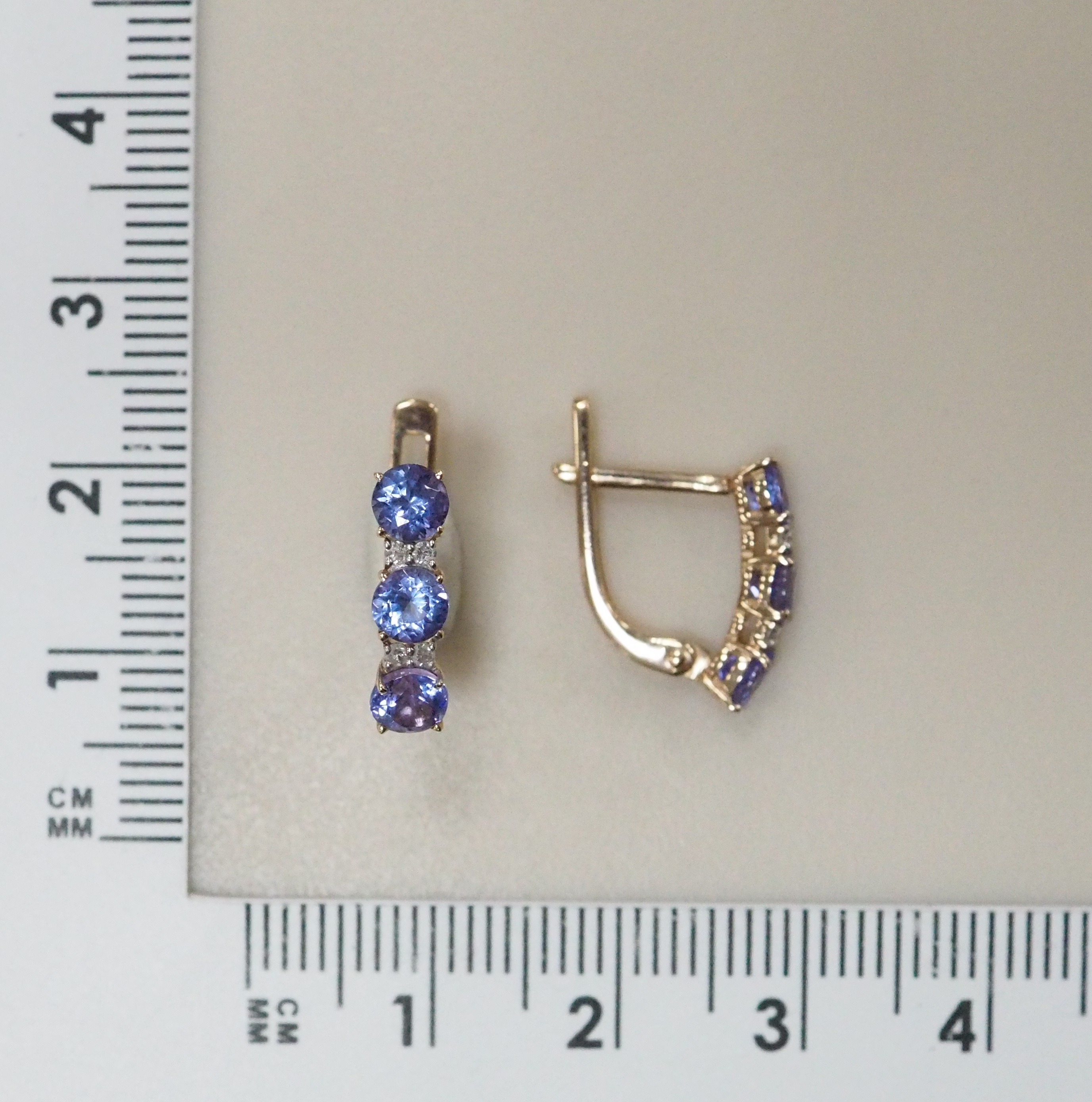 Серьги из золота с танзанитами